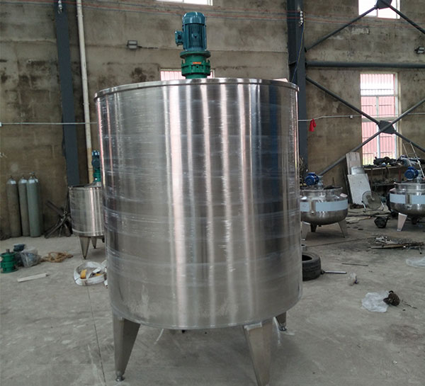 武漢不銹鋼攪拌罐在工業(yè)生產(chǎn)中的作用有哪些